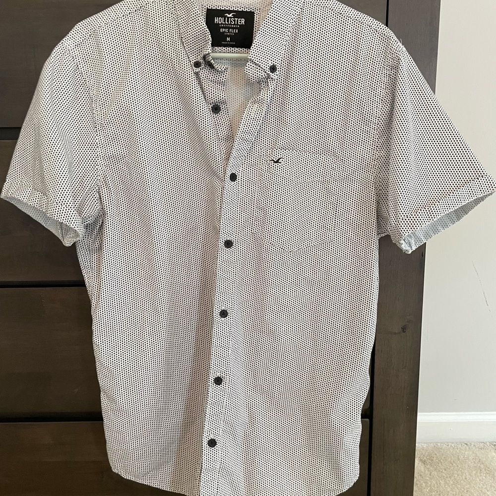 Hollister Men’s Button down shirt. Epic Flex fit - Medium